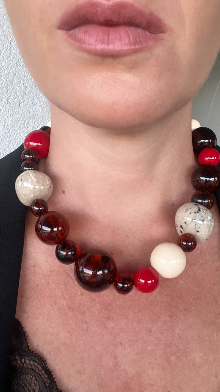 Collar Baco en color miel, rojo e ivory