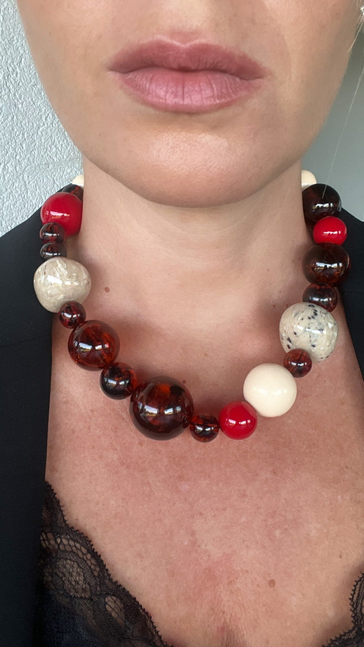Collar Baco en color miel, rojo e ivory