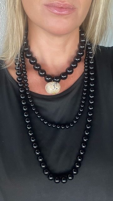 Collar Sasso en color negro y piedra natural