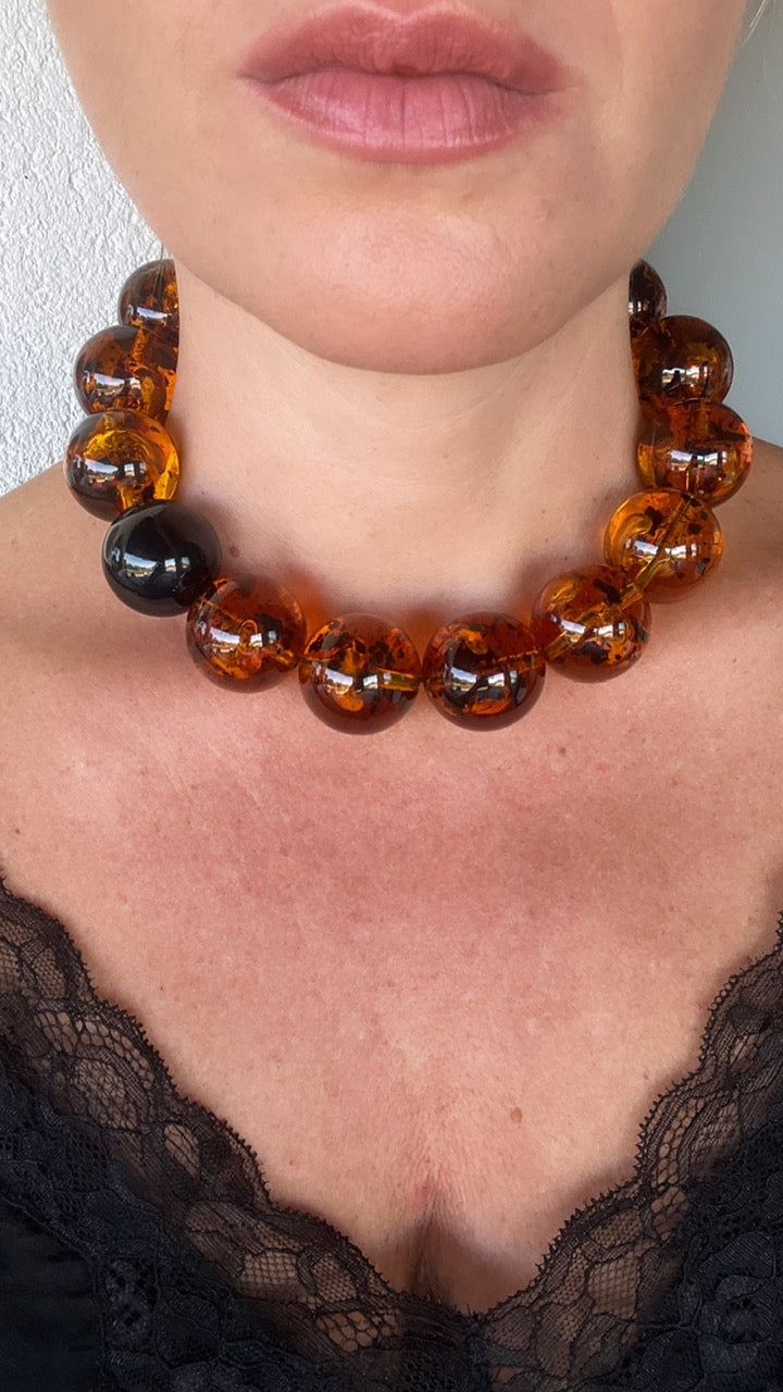Collar monofilo miel con bola negra