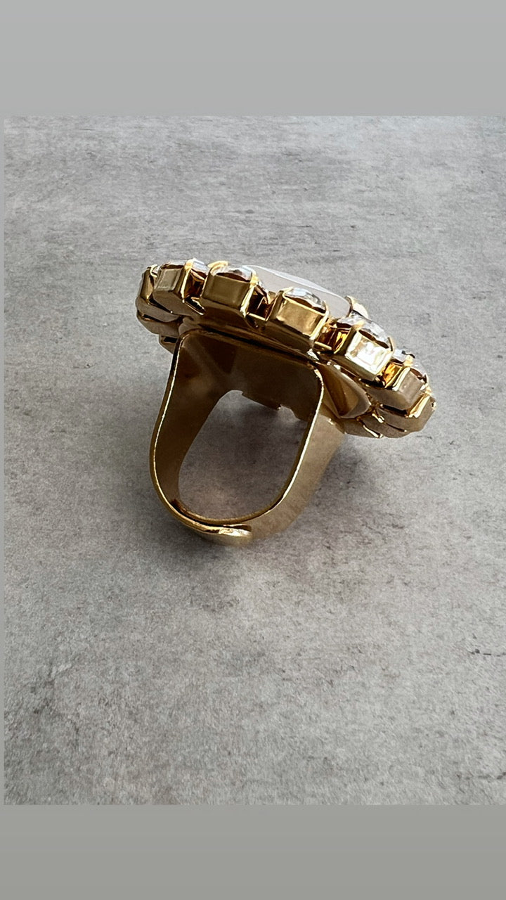 Anillo FLOWER en blanco mate