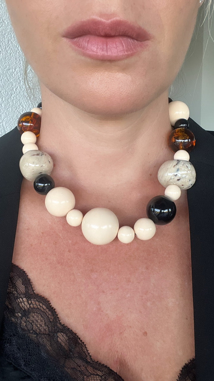 Collar Baco color ivory, negro y miel