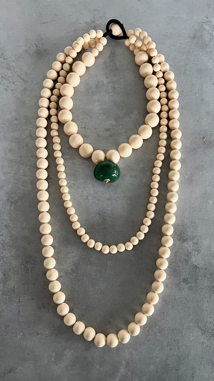 Collar Sasso en ivory y piedra verde