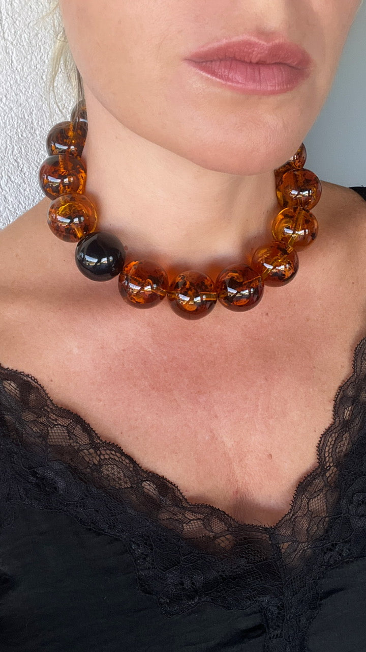 Collar monofilo miel con bola negra