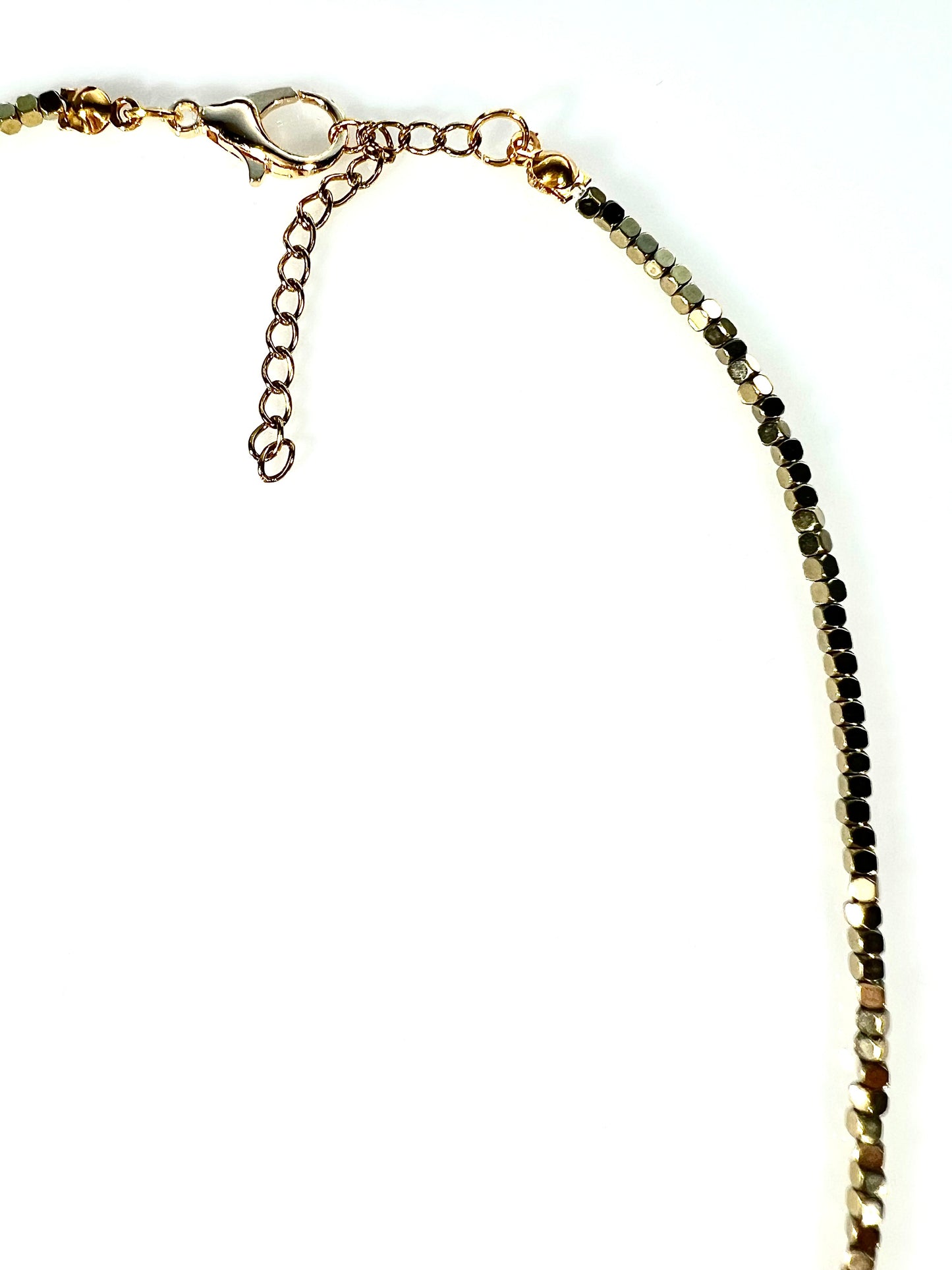 Collar Flor en hematites dorados