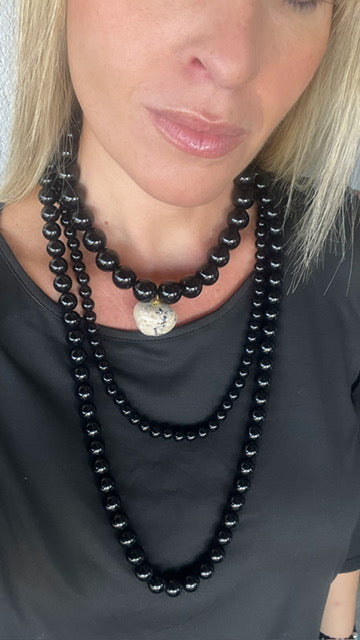 Collar Sasso en color negro y piedra natural