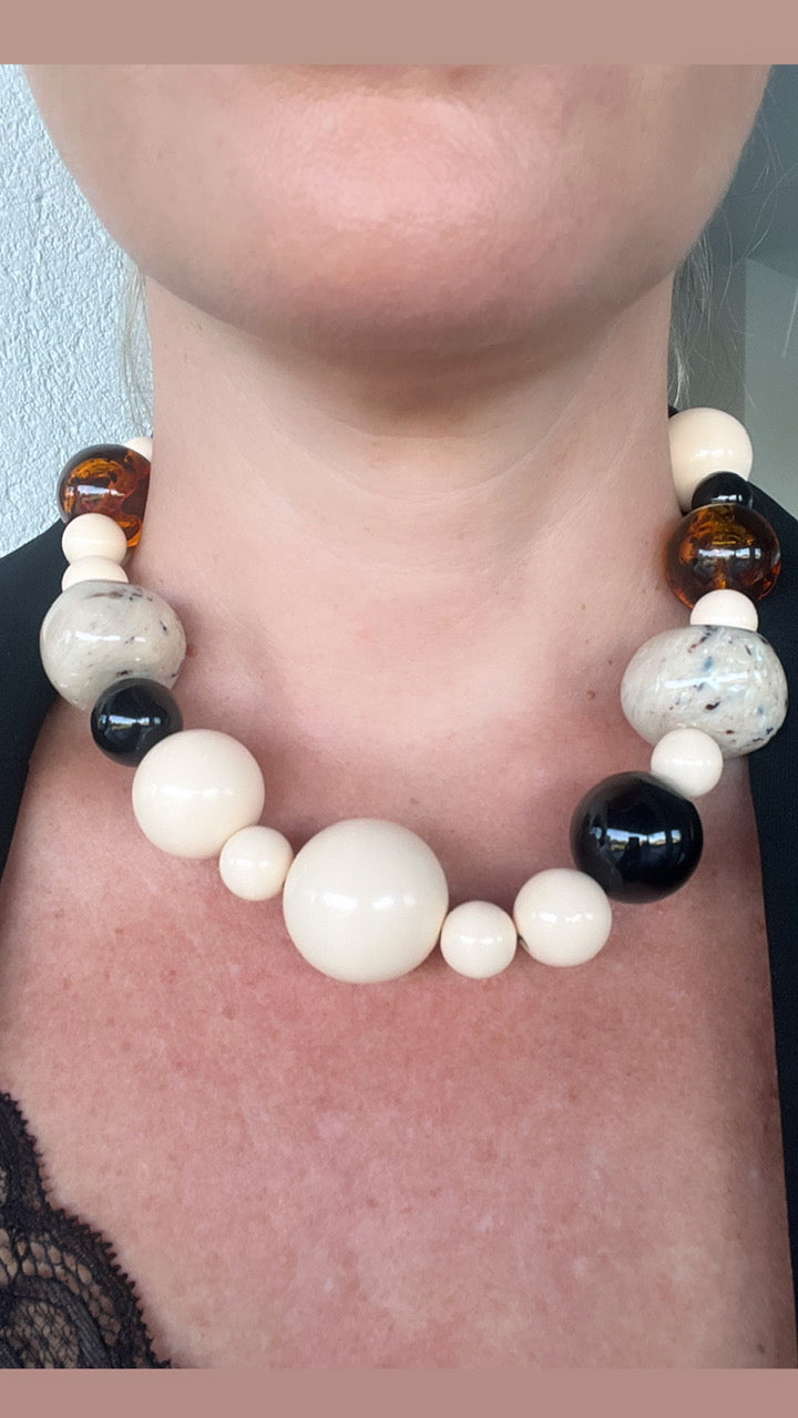 Collar Baco color ivory, negro y miel