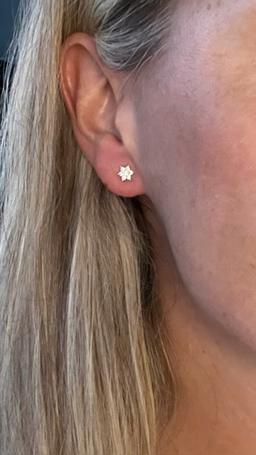Pendientes dormilonas estrella brillante
