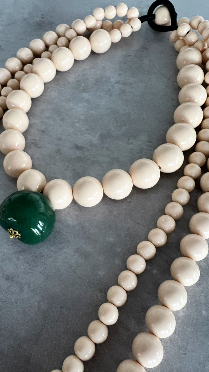 Collar Sasso en ivory y piedra verde
