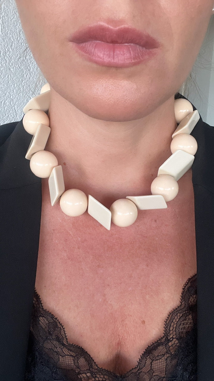 Collar Años 70 en ivory