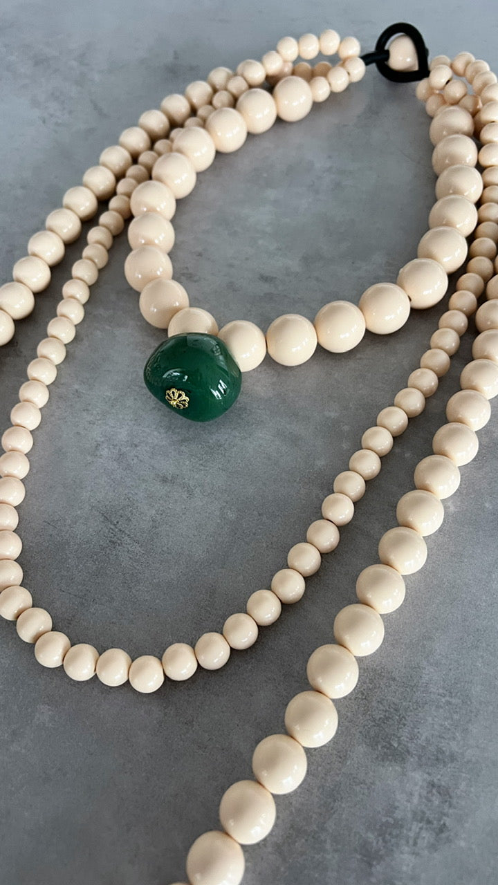 Collar Sasso en ivory y piedra verde
