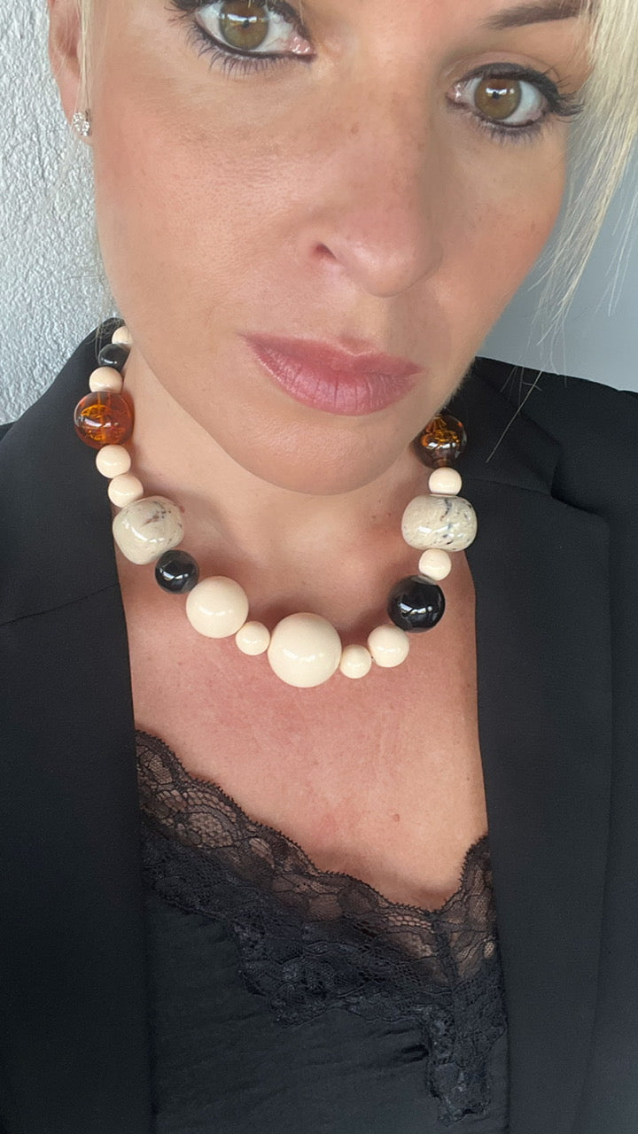Collar Baco color ivory, negro y miel