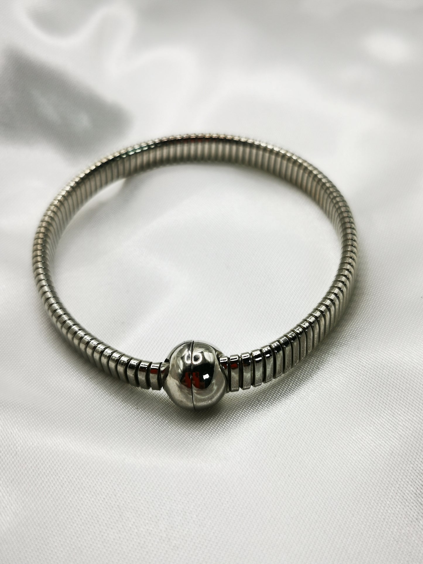 Pulsera tubogas rodio con cierre imán