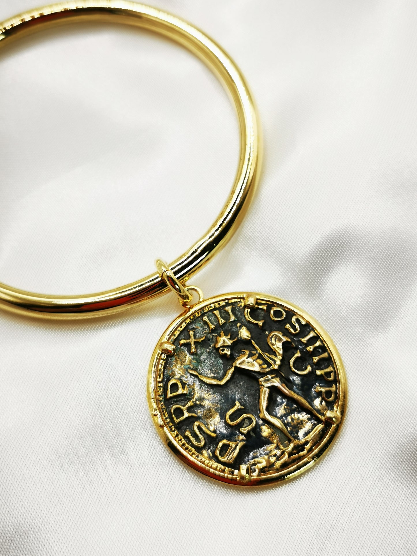 Pulsera rígida moneda oro