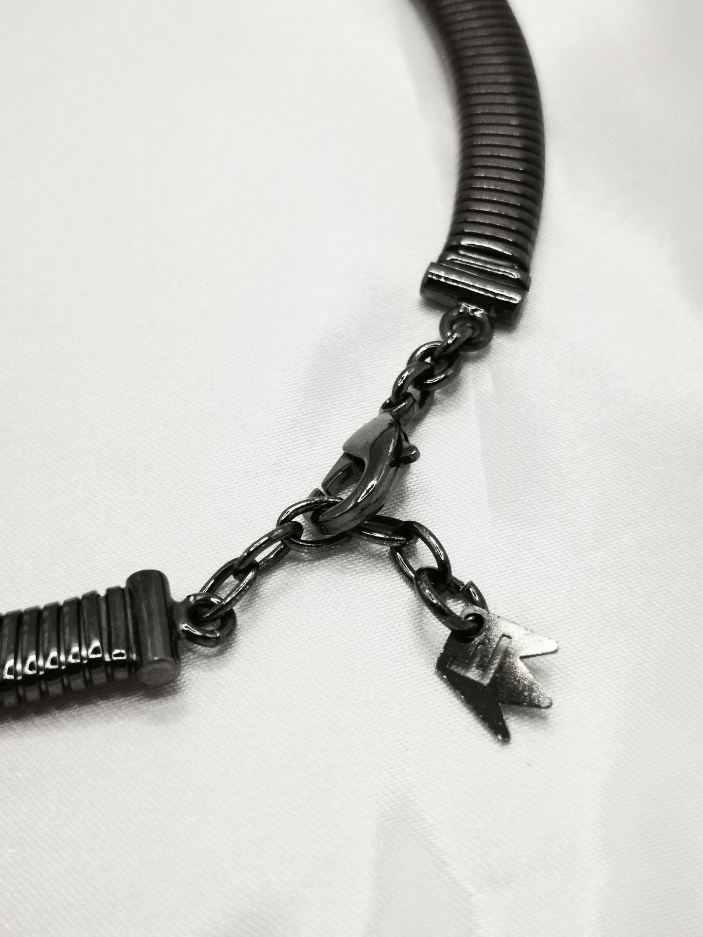 Collar tubogas en rutenio