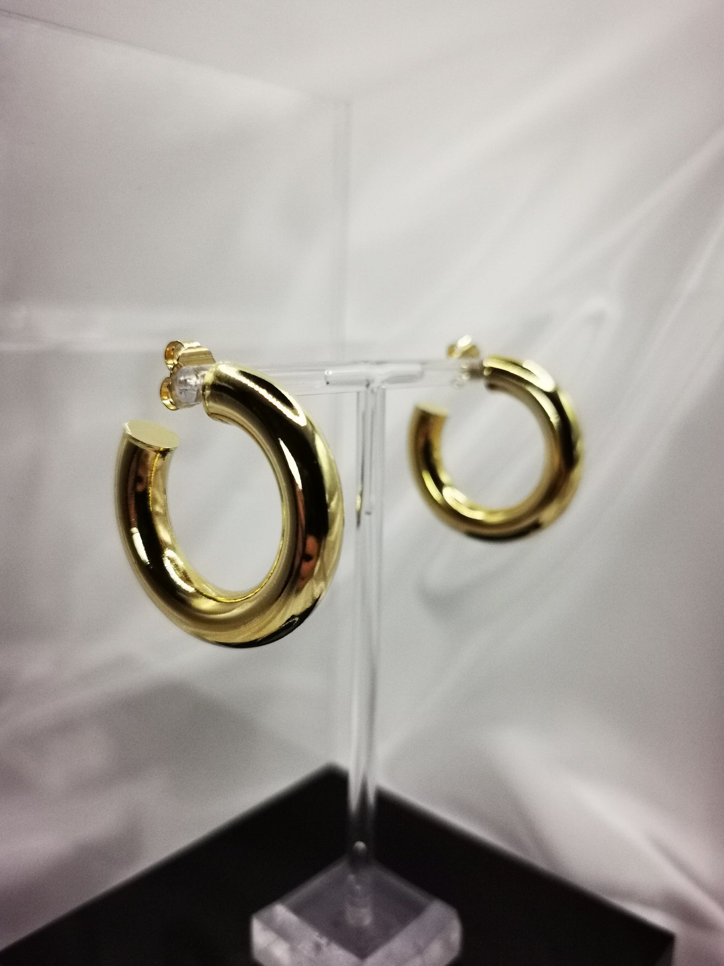 Aros gruesos en oro