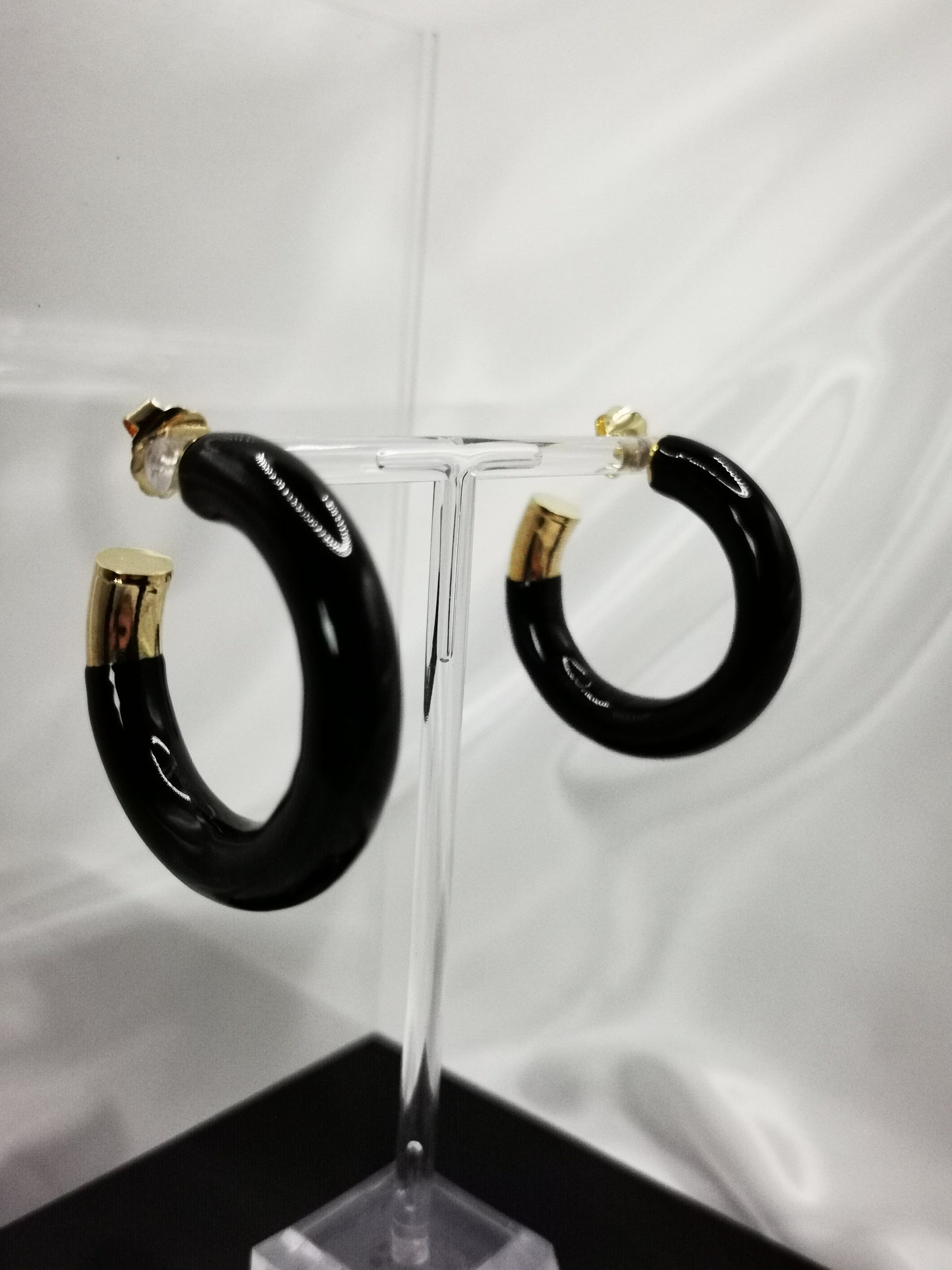 Aro grueso esmaltado en negro