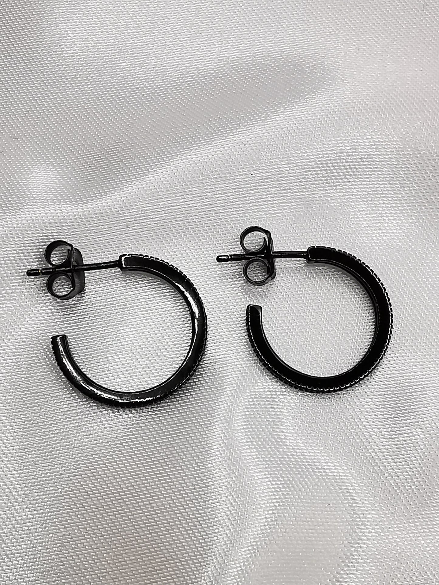 Aros en negro