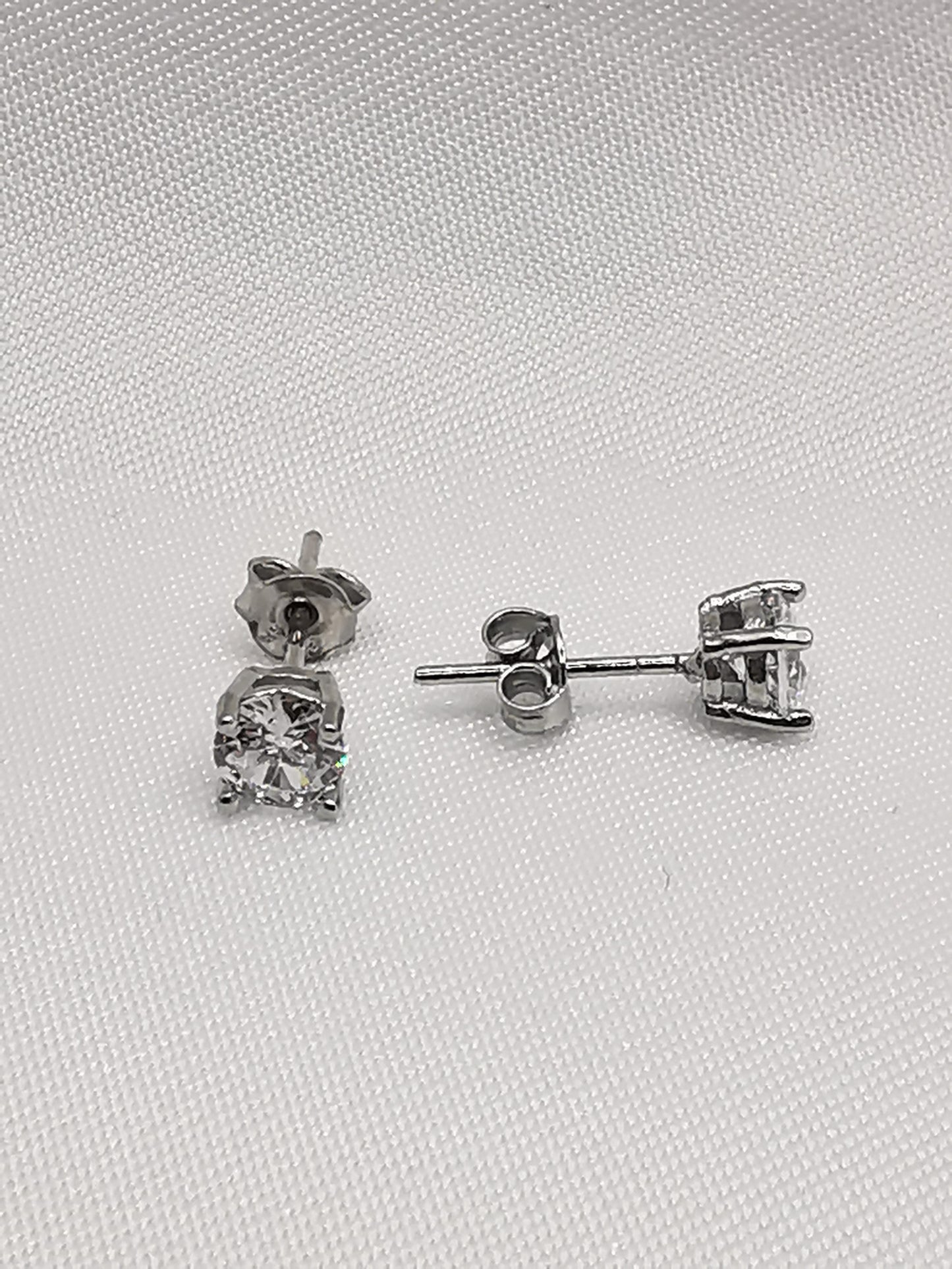 Pendientes dormilonas brillante