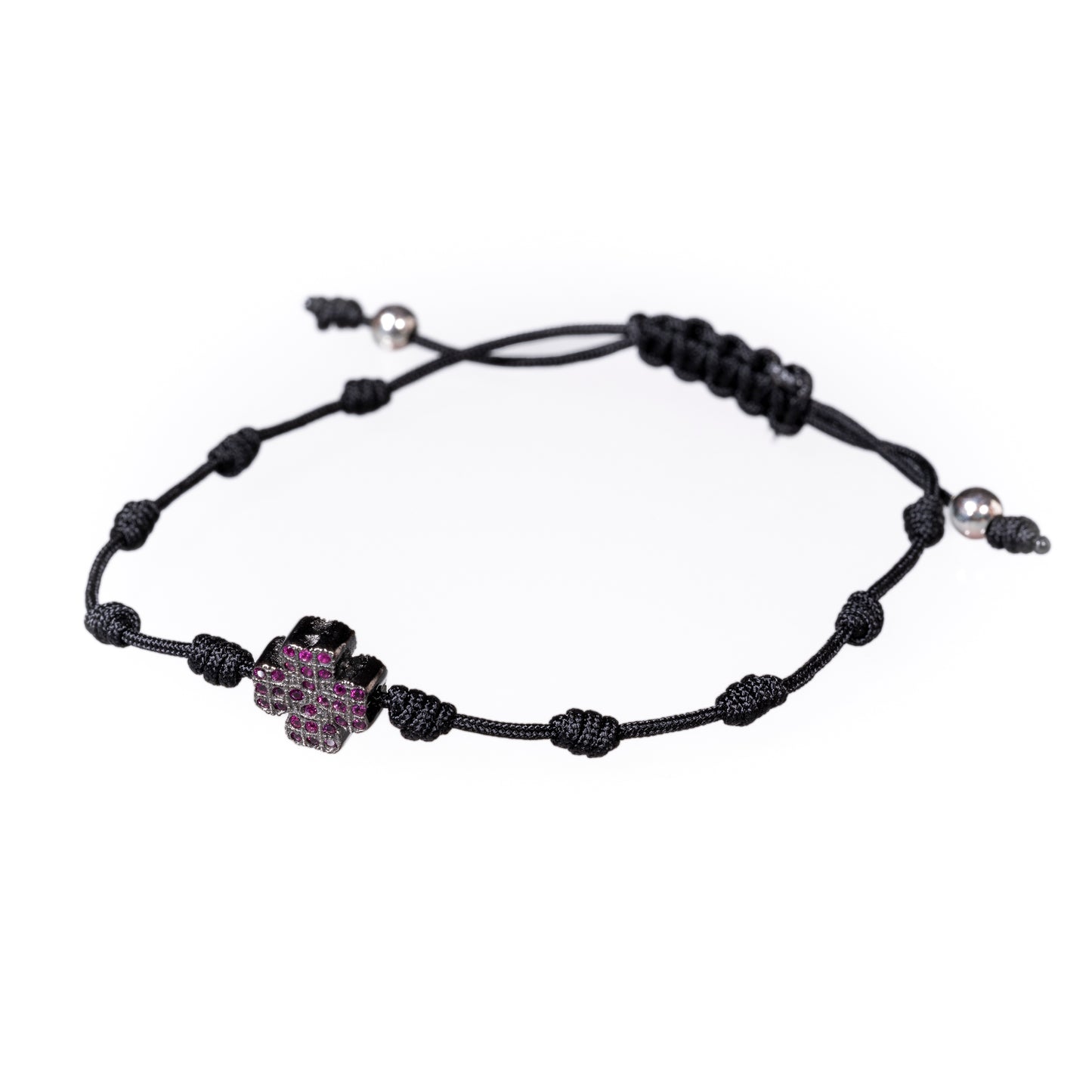 Pulsera de hilo con trébol de circonitas rubí