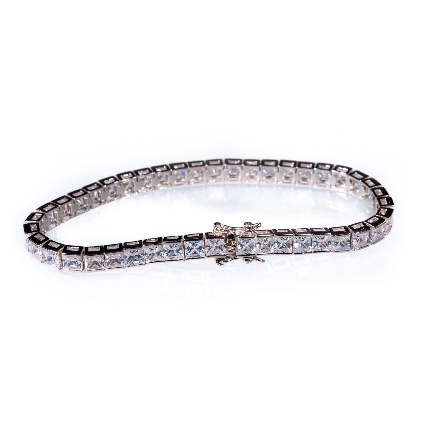 Pulsera rivière con circonitas blancas cuadradas de 4 mm