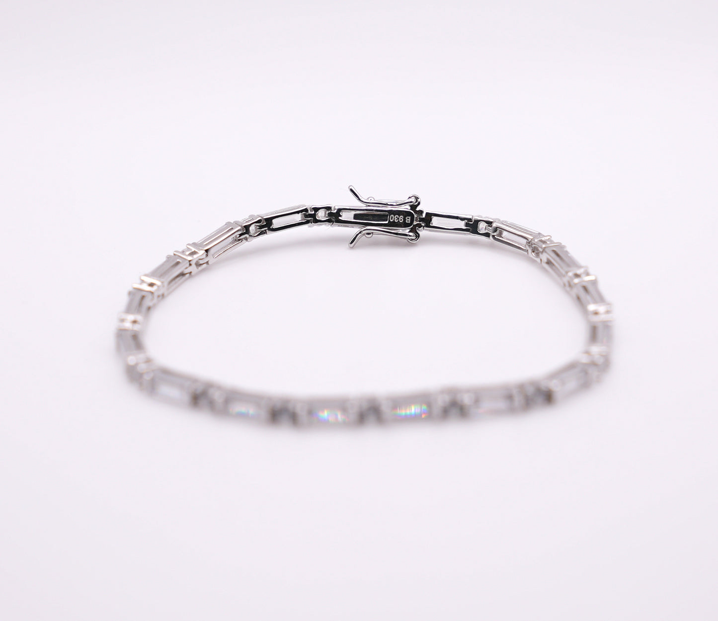 Pulsera rivière con circonitas blancas talla baguette y redondas