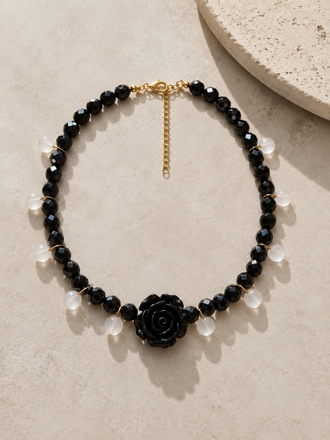 Collar Flor Negra Facetado