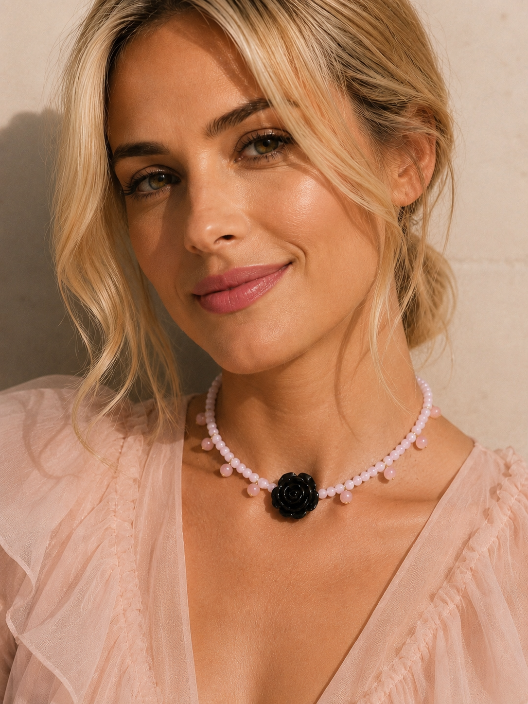 Collar Flor Negra Pink