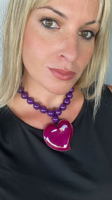 Collar LOVE en color violeta