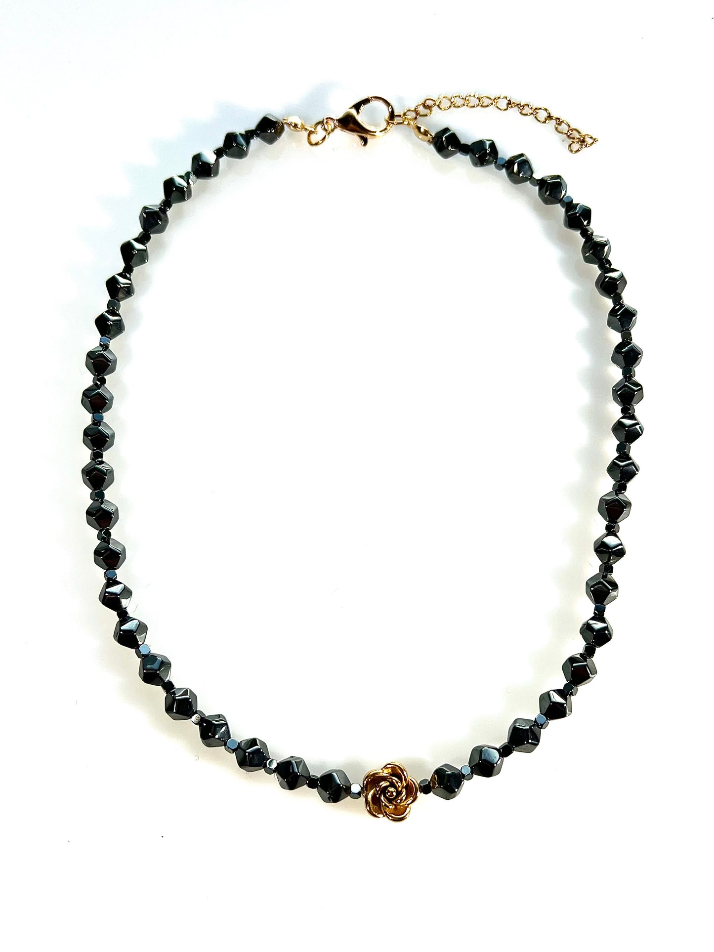 Collar Flor hematites negros