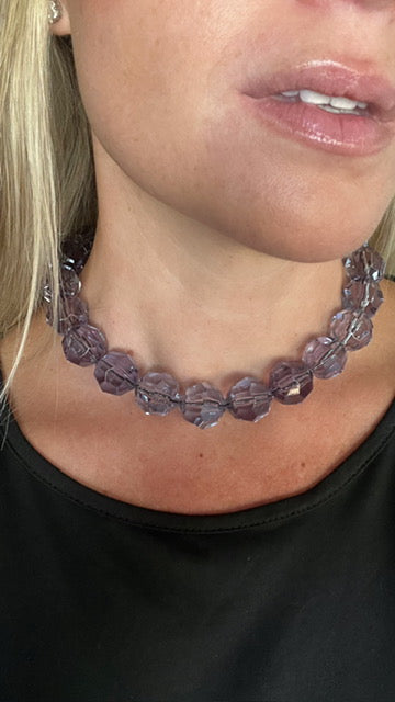 Collar cristallo gris