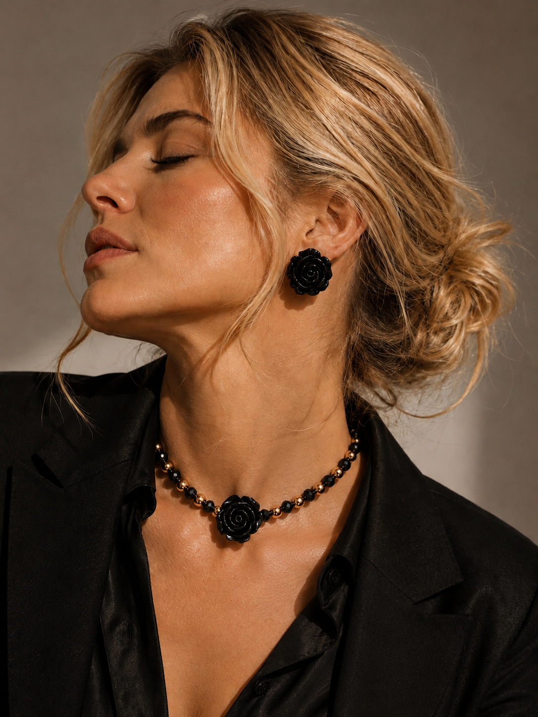 Collar Flor Negra Gold & Black