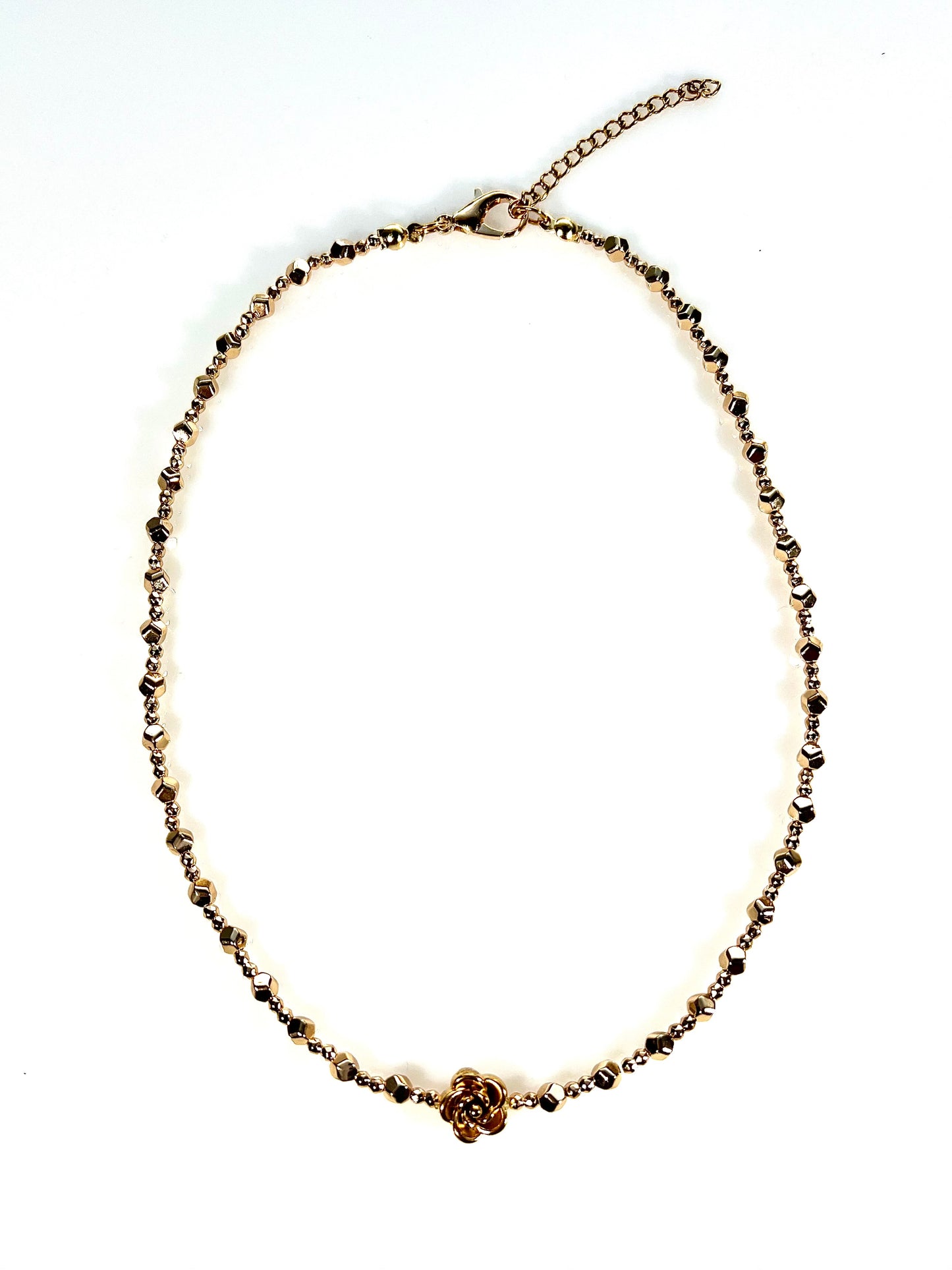 Collar flor en hematites dorados