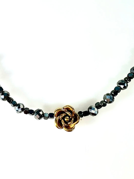 Collar Flor en hematites