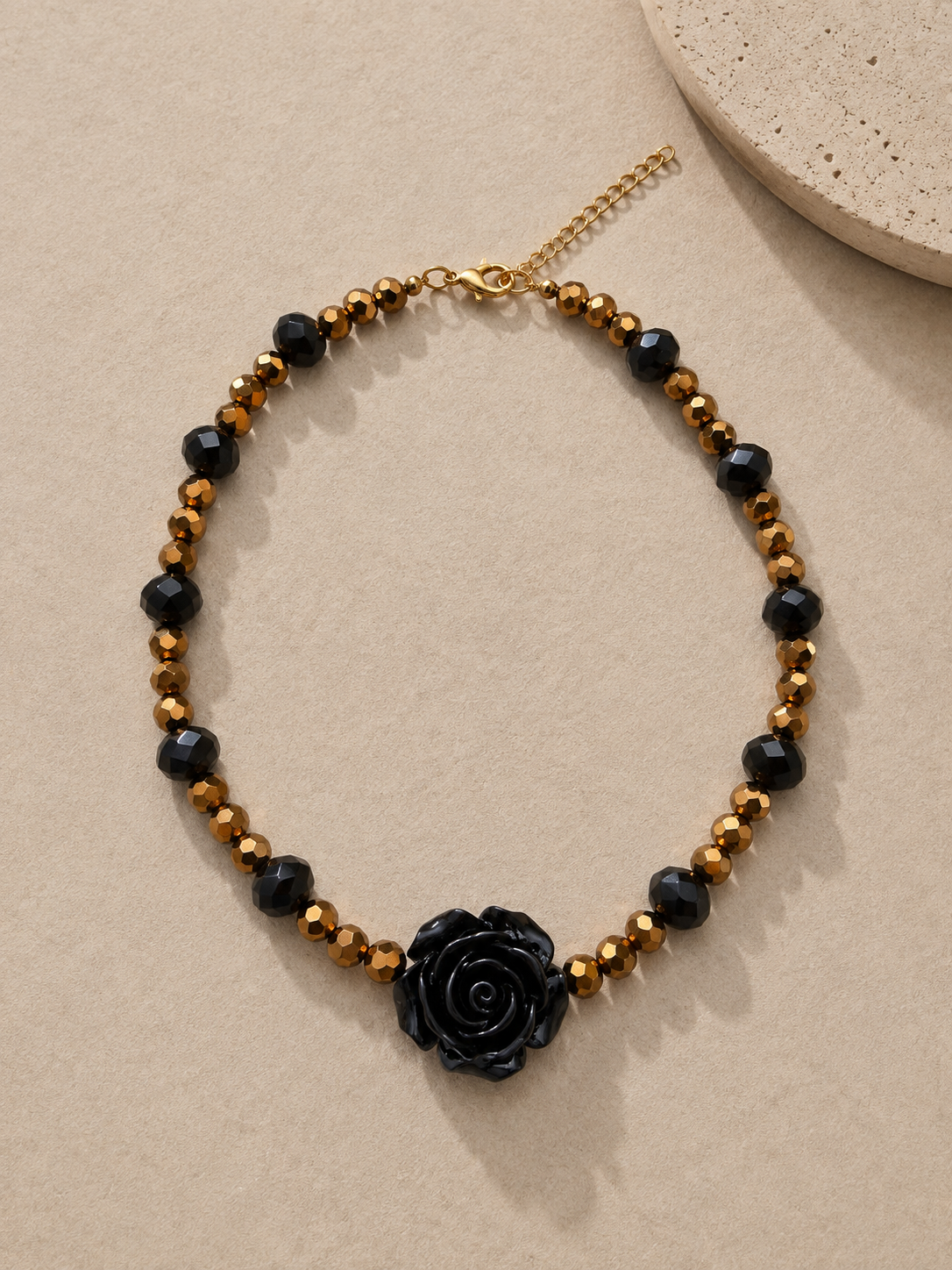Collar Flor Negra Black & Gold