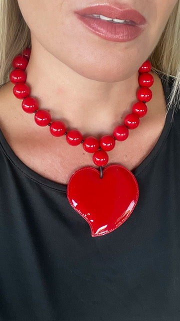 Collar LOVE en color rojo