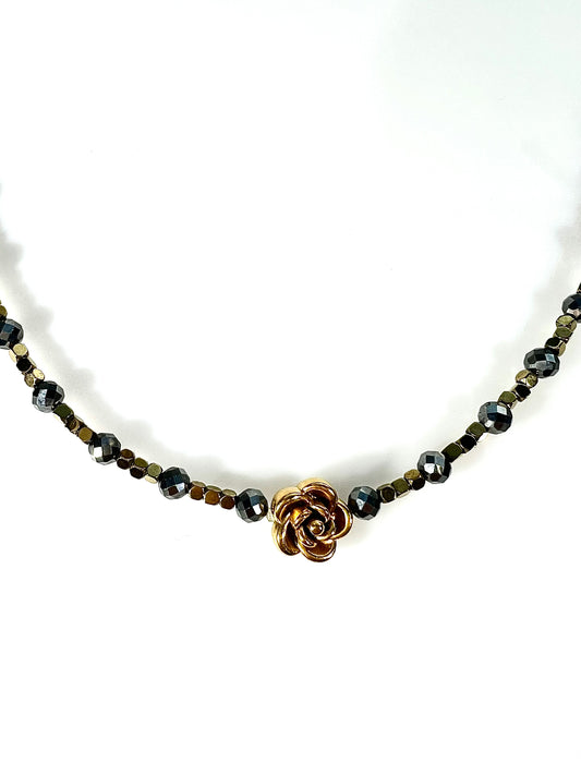 Collar Flor en hematites bicolor