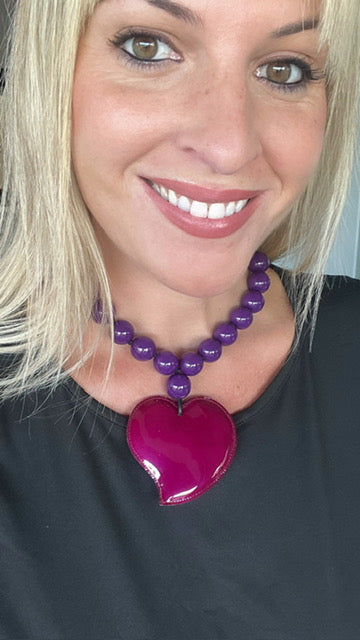 Collar LOVE en color violeta