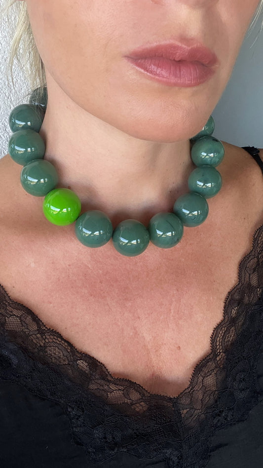 Collar monofilo verde con bola verde