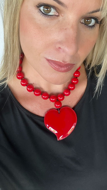 Collar LOVE en color rojo