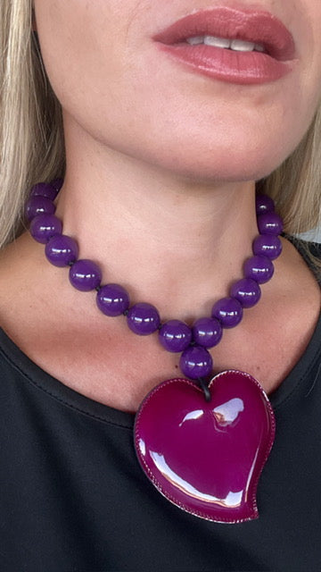 Collar LOVE en color violeta