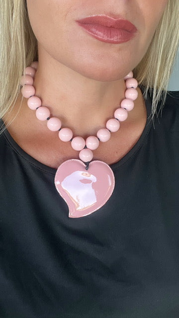 Collar LOVE en color rosa