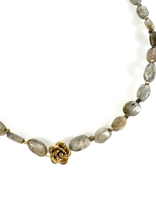 Collar Flor en labradorita y hematites