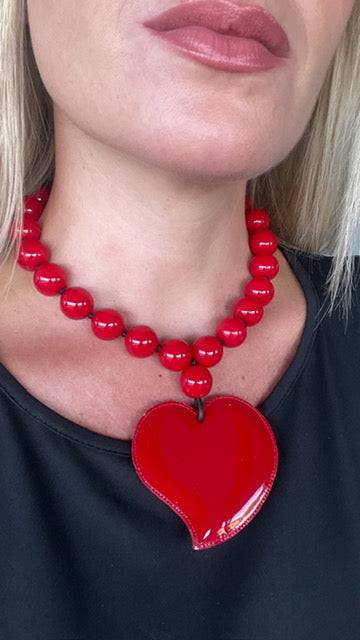 Collar LOVE en color rojo