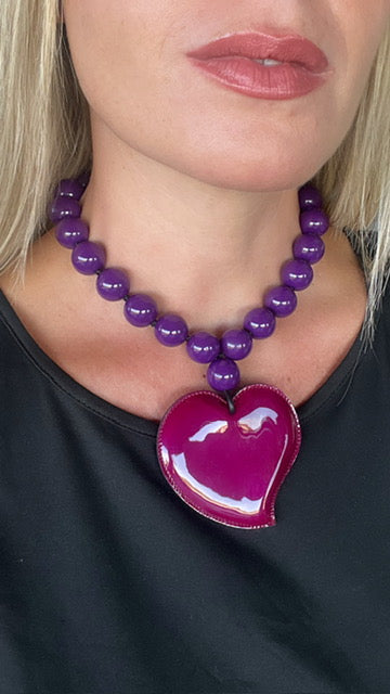 Collar LOVE en color violeta