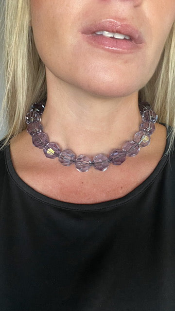 Collar cristallo gris