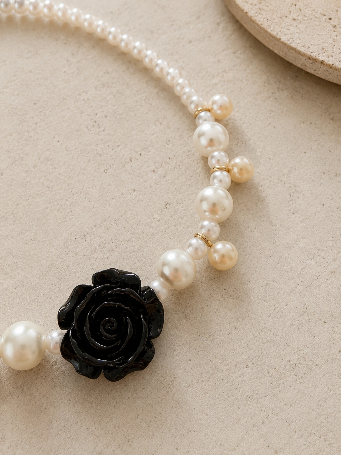 Collar Flor Negra & Perlas