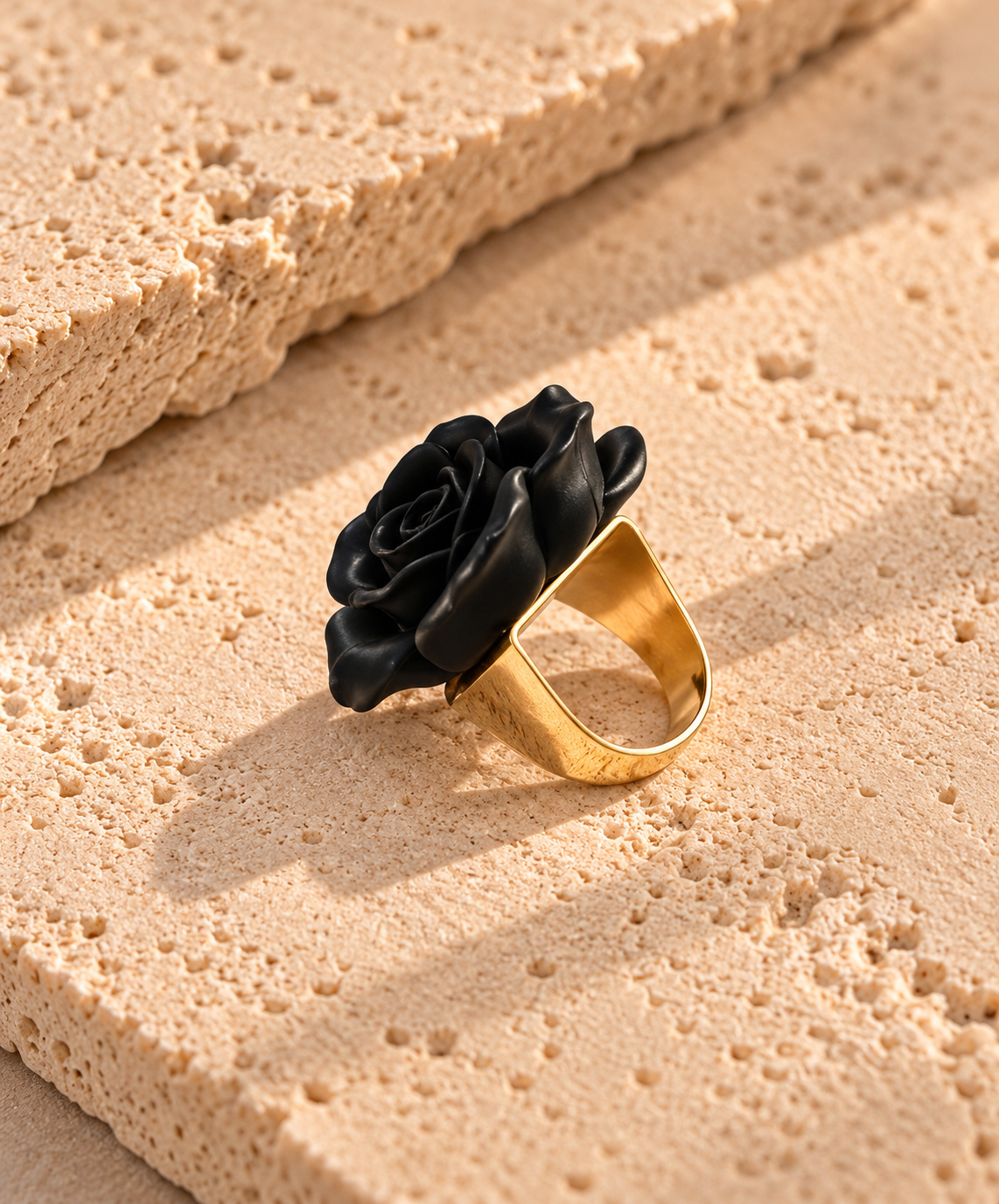 Anillo Camelia Nera