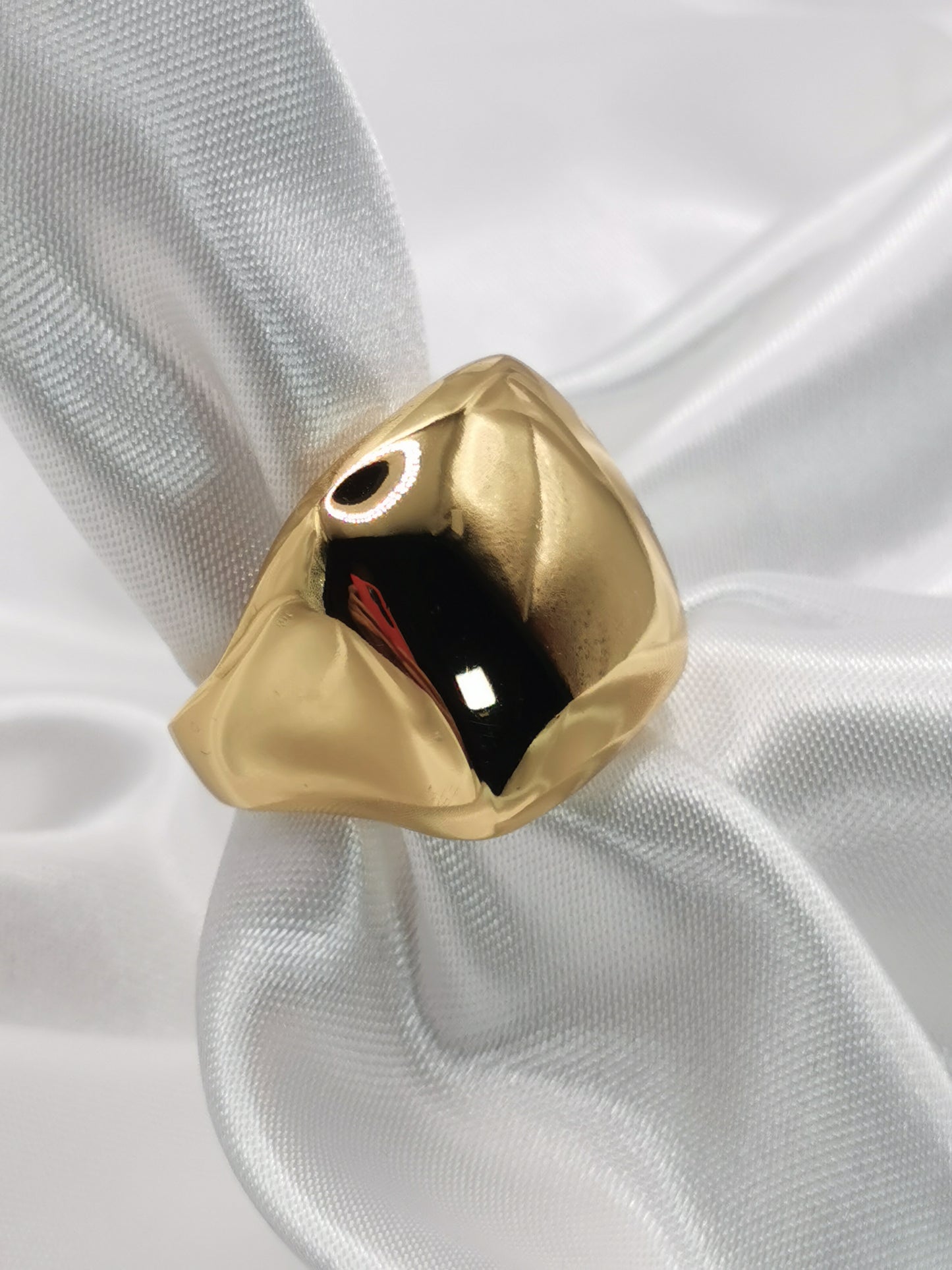 Anillo cuadrado en oro