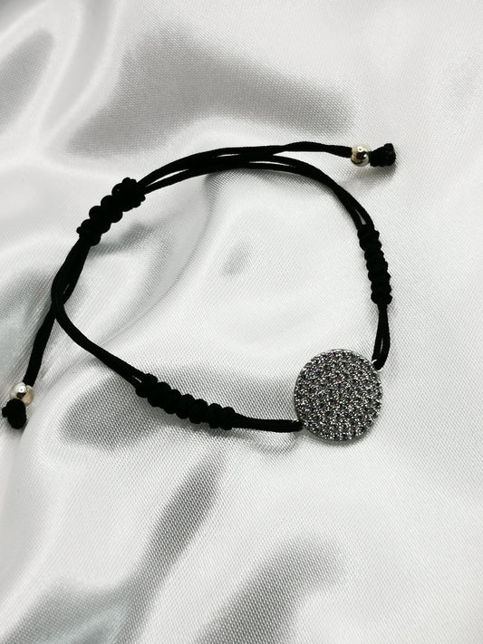 Pulsera de hilo con círculo de plata y circonitas